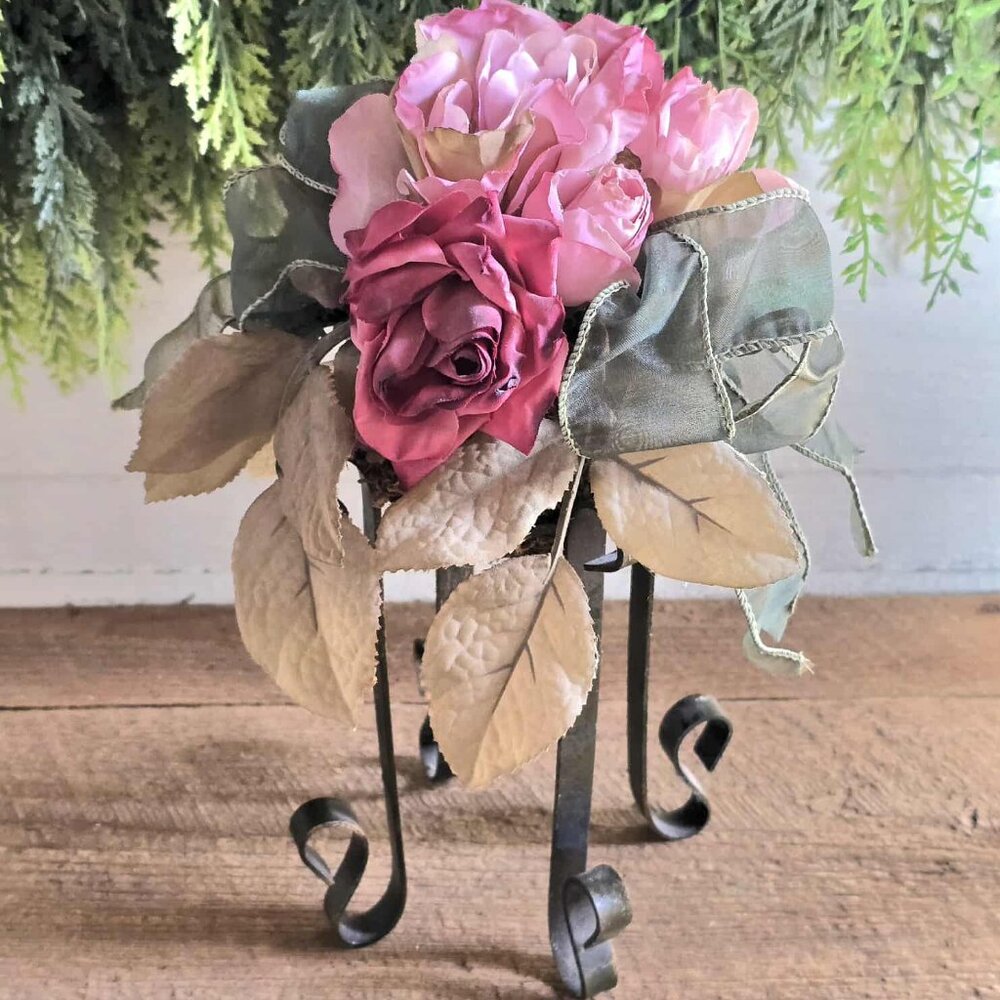Shabby Chic Artificial Rose Leaf Floral Arrangement Scrolled Standing Decoration